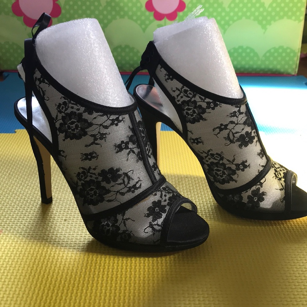 Lace 🖤Brand New Caparros Shoe